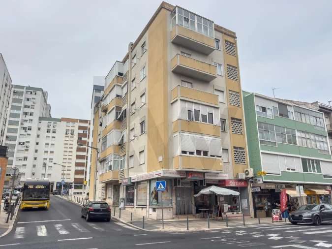 Apartamento T3 para Arrendamento em Benfica Foto 35