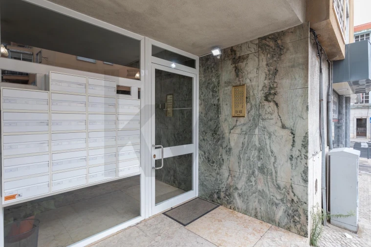Apartamento T3 para Arrendamento em Benfica Foto 31