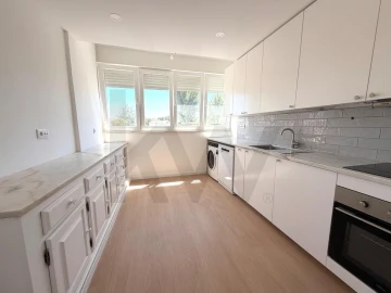 Apartamento T2 para Arrendamento em Barreiro e Lavradio