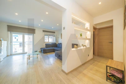 Apartamento T4 para Venda em Laranjeiro e Feijó