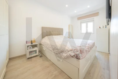 Apartamento T4 para Venda em Laranjeiro e Feijó