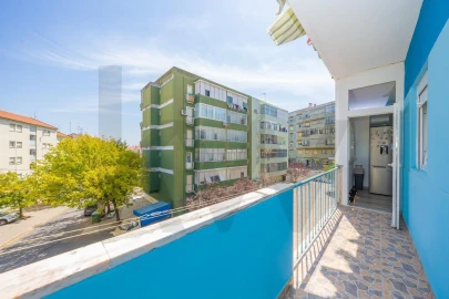 Apartamento T4 para Venda em Laranjeiro e Feijó
