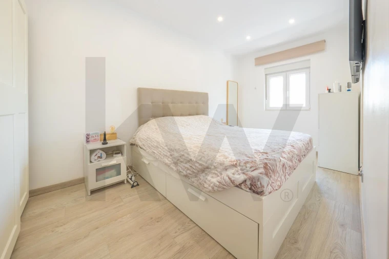 Apartamento T4 para Venda em Laranjeiro e Feijó Foto 5