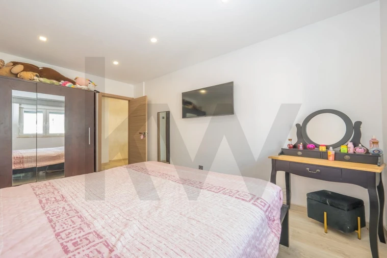 Apartamento T4 para Venda em Laranjeiro e Feijó Foto 22
