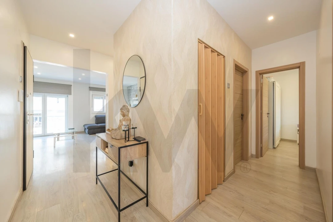 Apartamento T4 para Venda em Laranjeiro e Feijó Foto 1