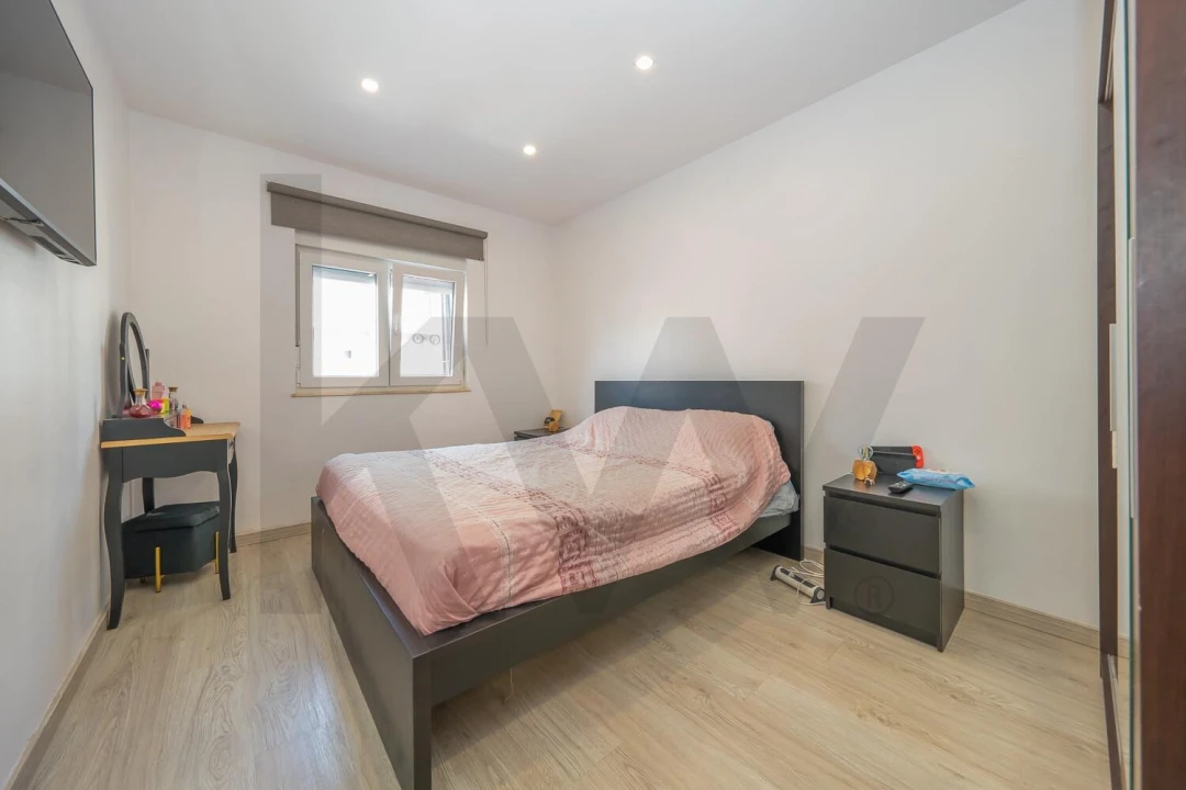 Apartamento T4 para Venda em Laranjeiro e Feijó Foto 4