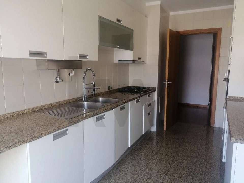 Apartamento T3 para Arrendamento em Parque das Nações Foto 9
