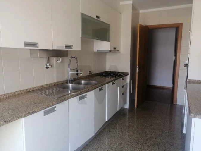 Apartamento T3 para Arrendamento em Parque das Nações Foto 9