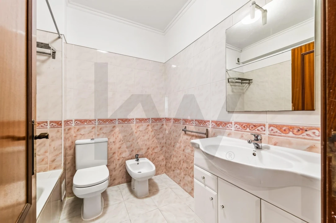 Apartamento T3 para Venda em São Domingos de Rana Foto 19