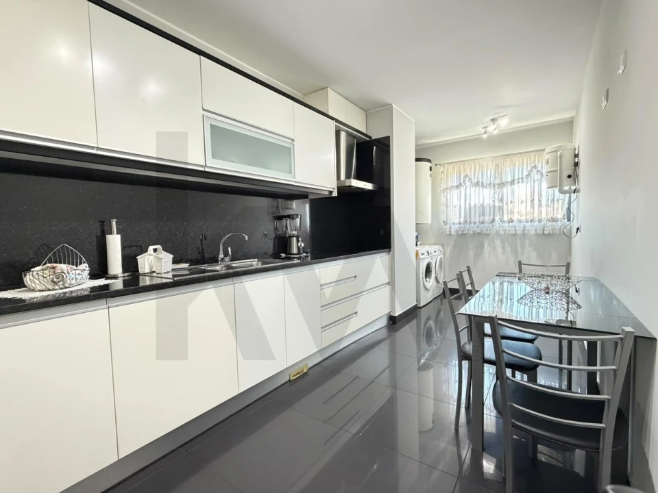 Apartamento T3 para Venda em São Martinho Foto 9