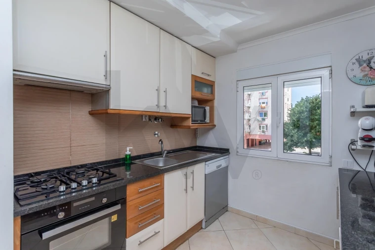 Apartamento T4 para Venda em Olivais Foto 8