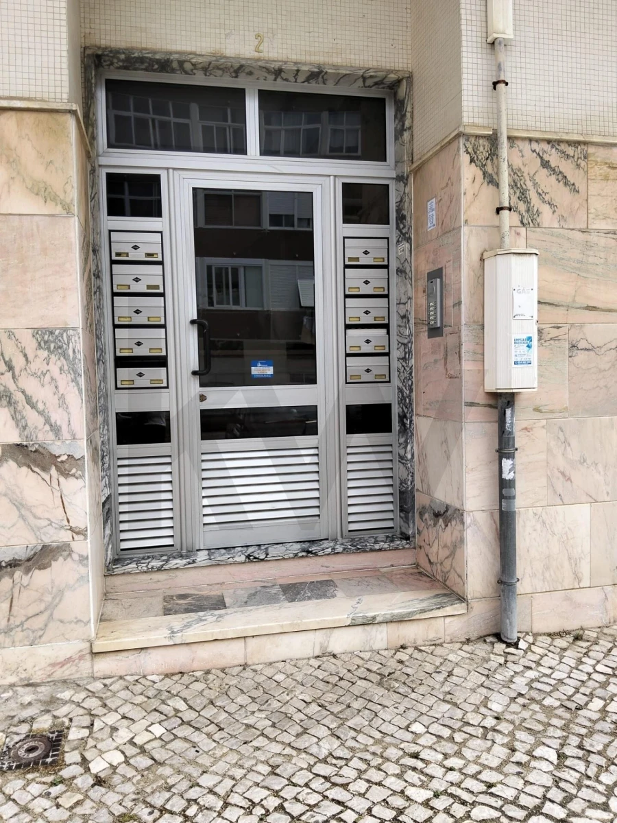 Apartamento T2 para Venda em Amora Foto 3