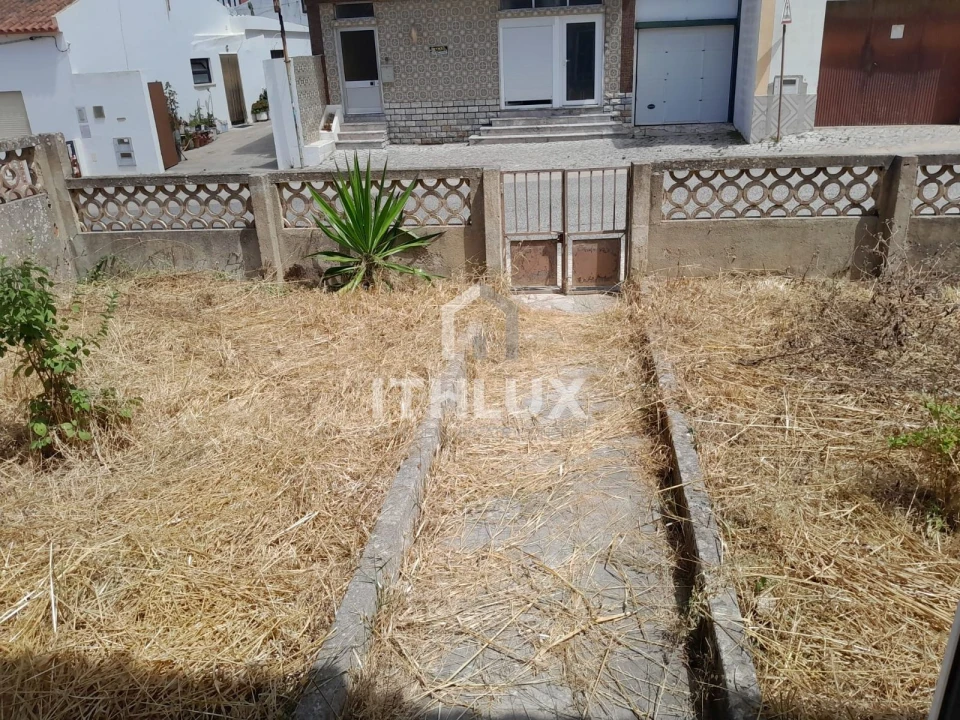 Moradia T2 para Venda em Atouguia da Baleia Foto 23