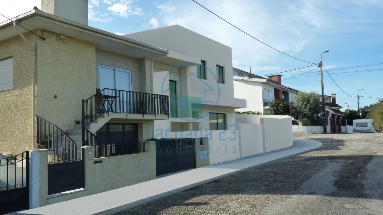 Moradia T4 para Venda em São Felix da Marinha Foto 2