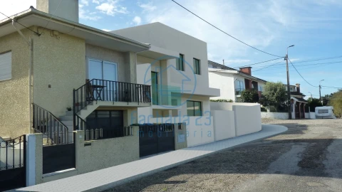 Moradia T4 para Venda em São Felix da Marinha