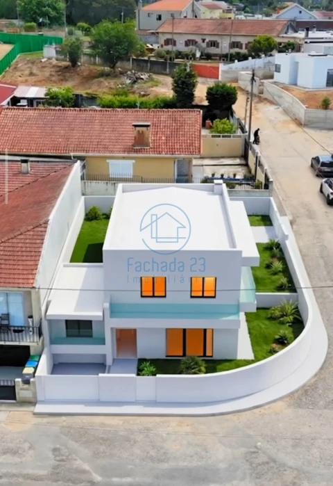 Moradia T4 para Venda em São Felix da Marinha