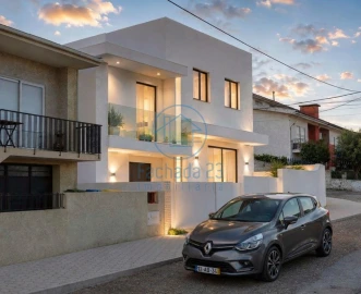 Moradia T4 para Venda em São Felix da Marinha