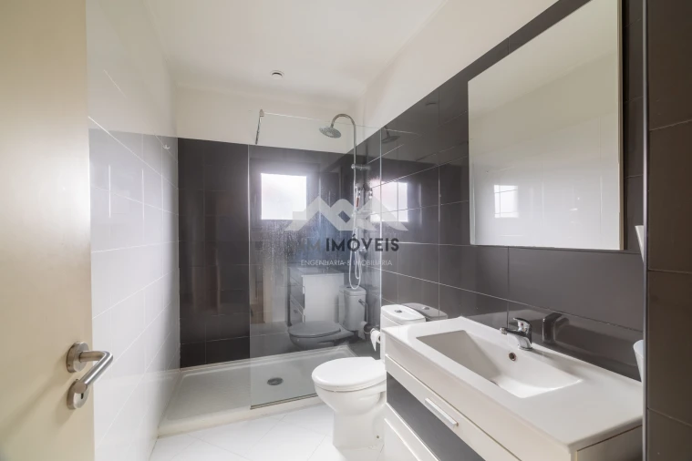 Apartamento T3 para Arrendamento em Lordelo do Ouro e Massarelos Foto 25
