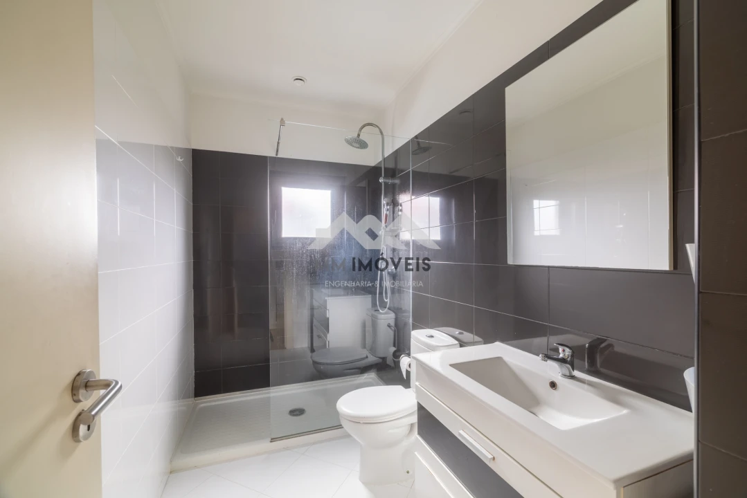 Apartamento T3 para Arrendamento em Lordelo do Ouro e Massarelos Foto 25