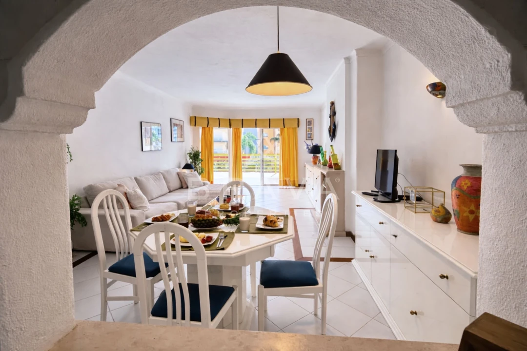 Apartamento T2 para Arrendamento em Quarteira Foto 2