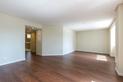 Apartamento T3 para Arrendamento em Glória e Vera Cruz