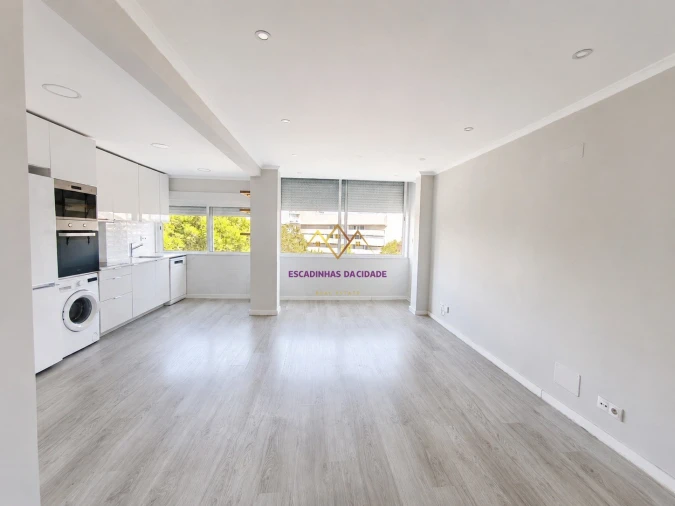 Apartamento T2 para Venda em Algés, Linda-A-Velha e Cruz Quebrada-Dafundo Foto 2