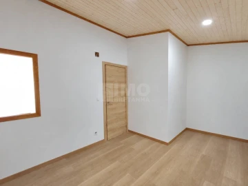 Moradia T3 para Venda em Cantar-Galo e Vila do Carvalho