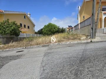 Moradia T5 para Venda em Laranjeiro e Feijó