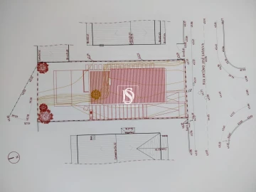 Moradia T5 para Venda em Laranjeiro e Feijó