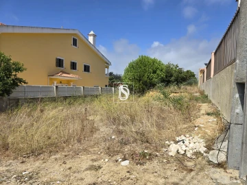Moradia T5 para Venda em Laranjeiro e Feijó