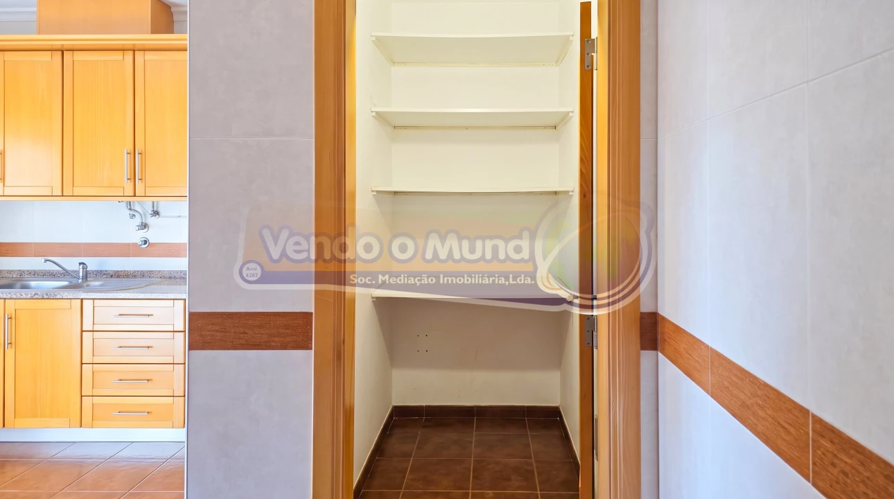 Apartamento T4 para Venda em Benavente Foto 4