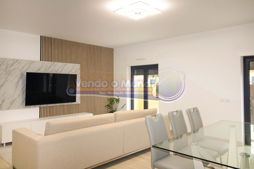 Moradia T3 para Venda em Samora Correia Foto 1