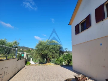 Moradia T5 para Venda em Santiago e São Simão de Litém e Albergaria dos Doze