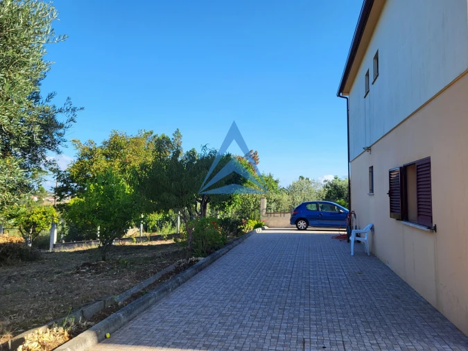 Moradia T5 para Venda em Santiago e São Simão de Litém e Albergaria dos Doze Foto 5