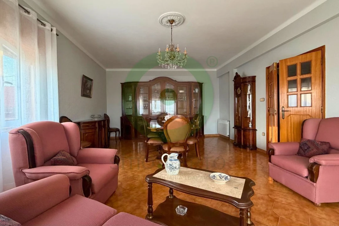 Moradia T4 para Venda em Agrochão Foto 3