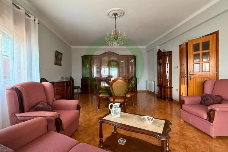 Moradia T4 para Venda em Agrochão Foto 3