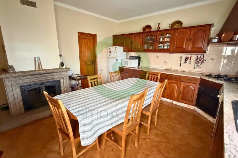 Moradia T4 para Venda em Agrochão Foto 13