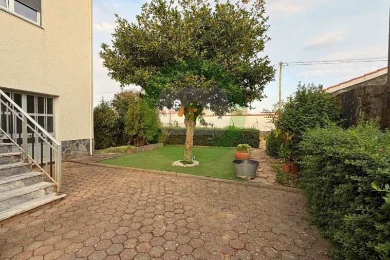 Moradia T4 para Venda em Agrochão Foto 2