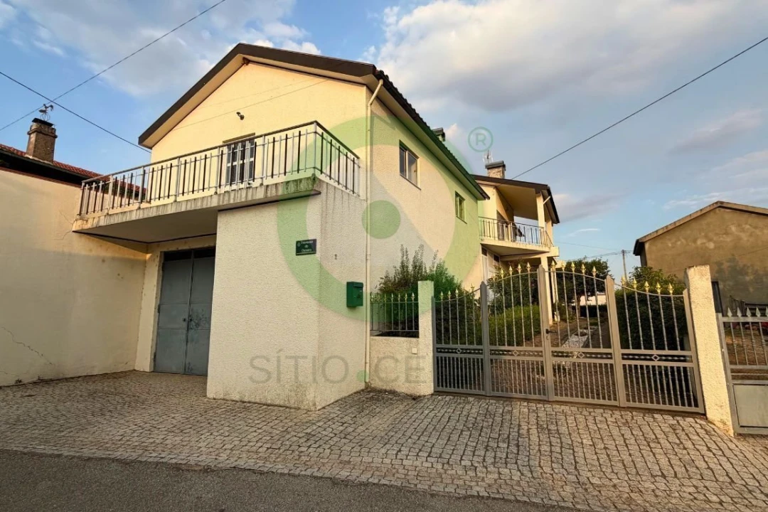 Moradia T4 para Venda em Agrochão Foto 1