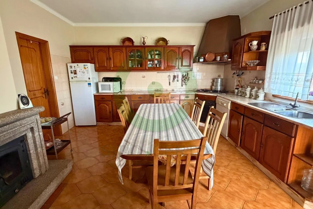Moradia T4 para Venda em Agrochão Foto 12