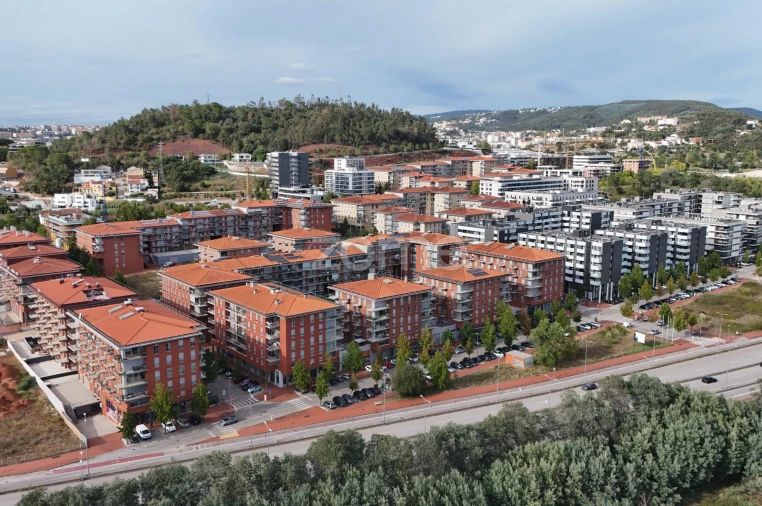 Apartamento T3 para Venda em Santo Antonio dos Olivais Foto 47