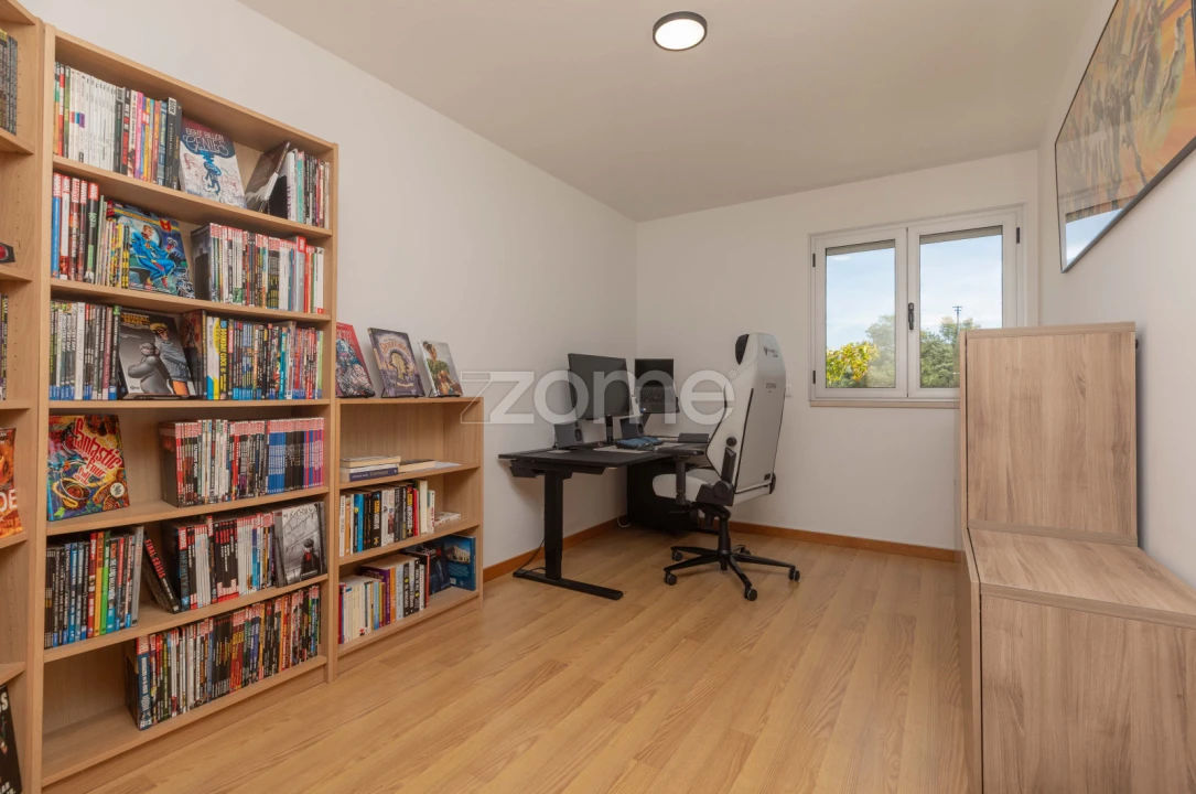 Apartamento T3 para Venda em Santo Antonio dos Olivais Foto 25
