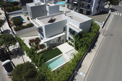 Moradia T5 para Venda em Loule (São Clemente)