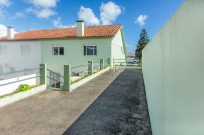 Moradia T4 para Venda em Fajã de Baixo
