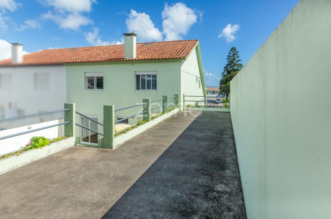 Moradia T4 para Venda em Fajã de Baixo Foto 36