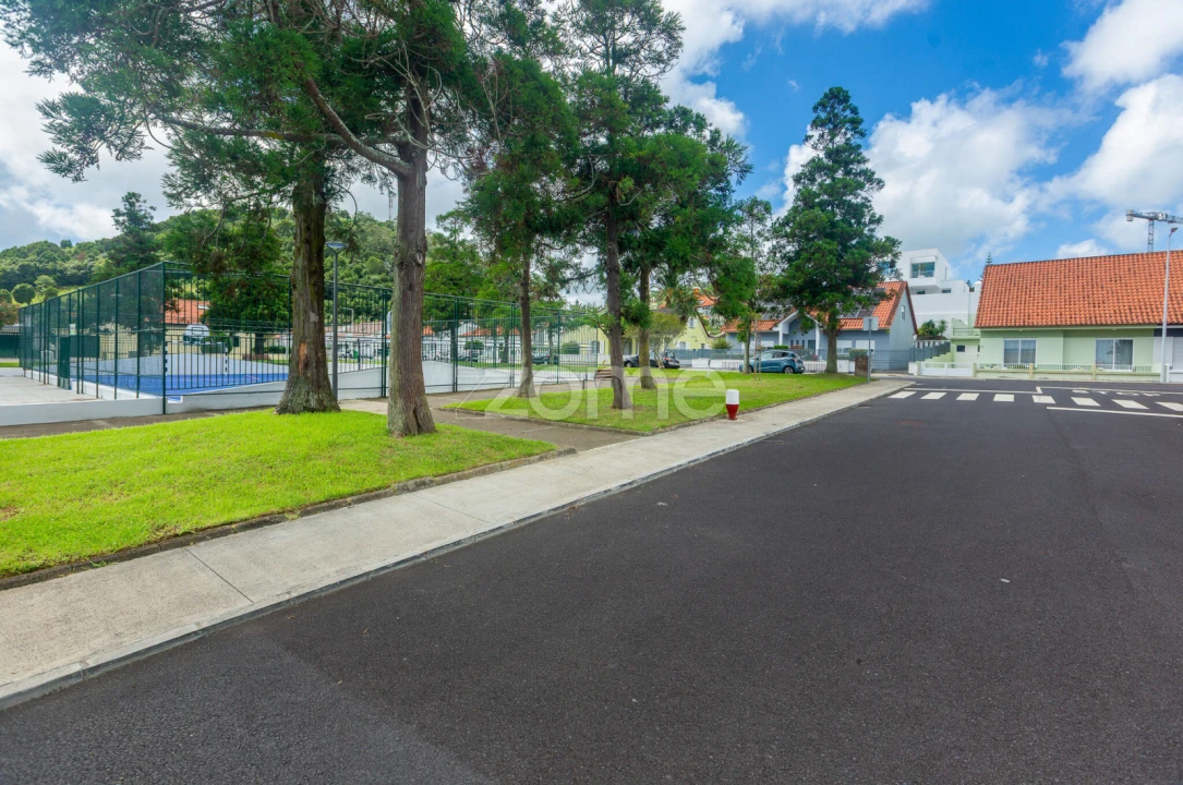 Moradia T4 para Venda em Fajã de Baixo Foto 3