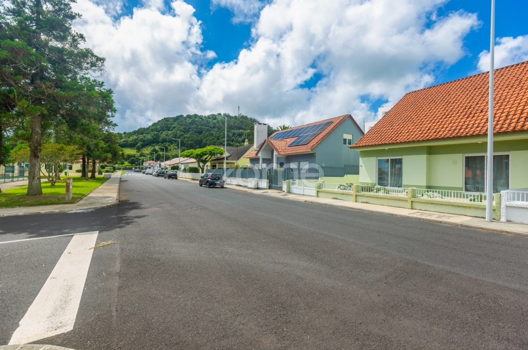 Moradia T4 para Venda em Fajã de Baixo Foto 4