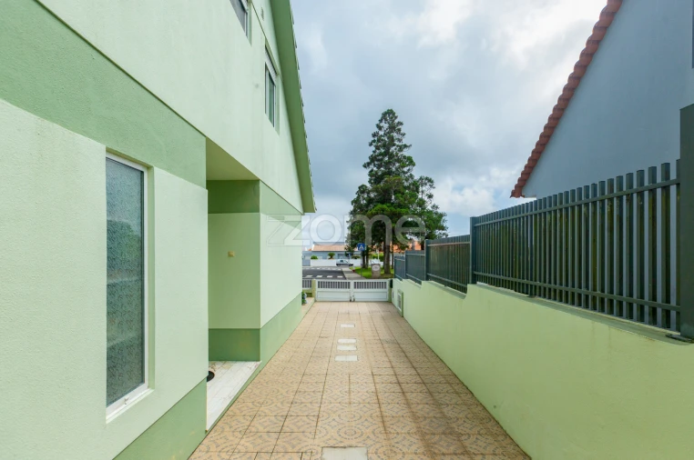 Moradia T4 para Venda em Fajã de Baixo Foto 7