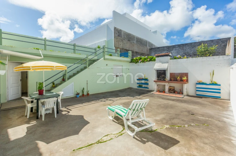 Moradia T4 para Venda em Fajã de Baixo Foto 31