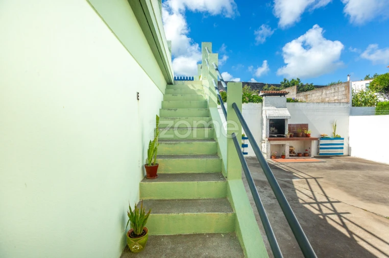 Moradia T4 para Venda em Fajã de Baixo Foto 33